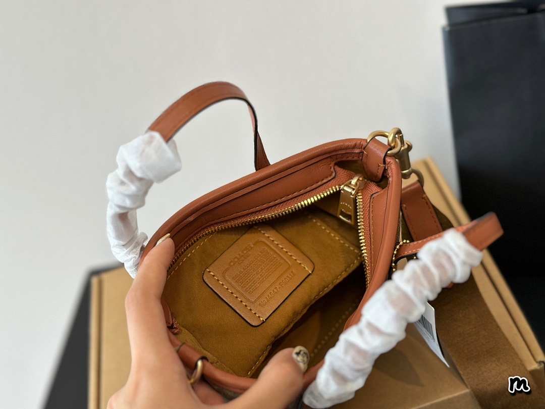 Coach City Mini Tote · 5090 — תמונה 7