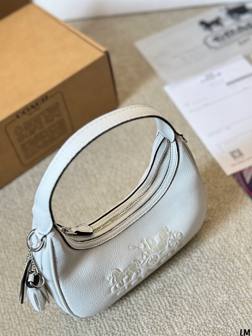 Coach Emily Shoulder Bag · 4704 — תמונה 13