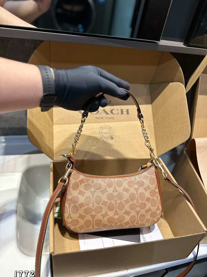 Coach Teri Shoulder Bag · 6317 — תמונה 13