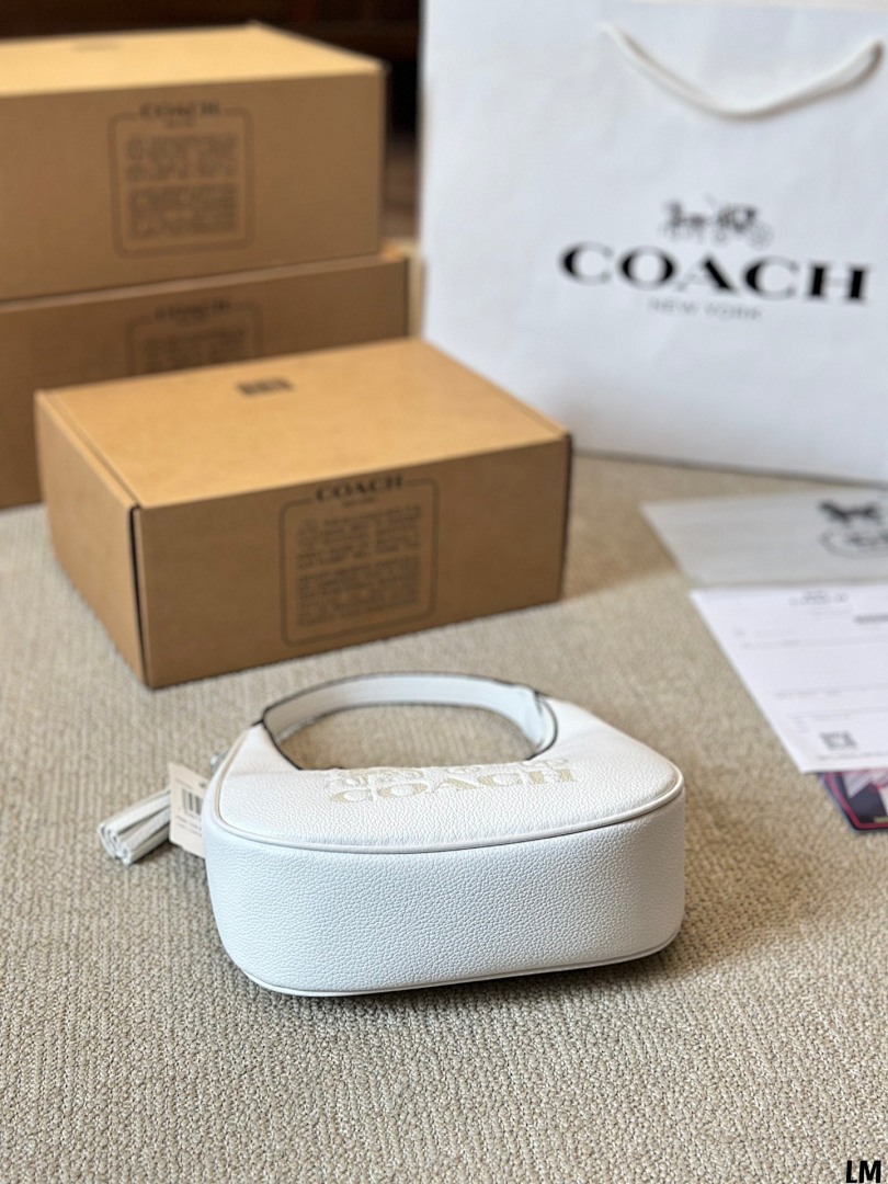 Coach Emily Shoulder Bag · 4704 — תמונה 12
