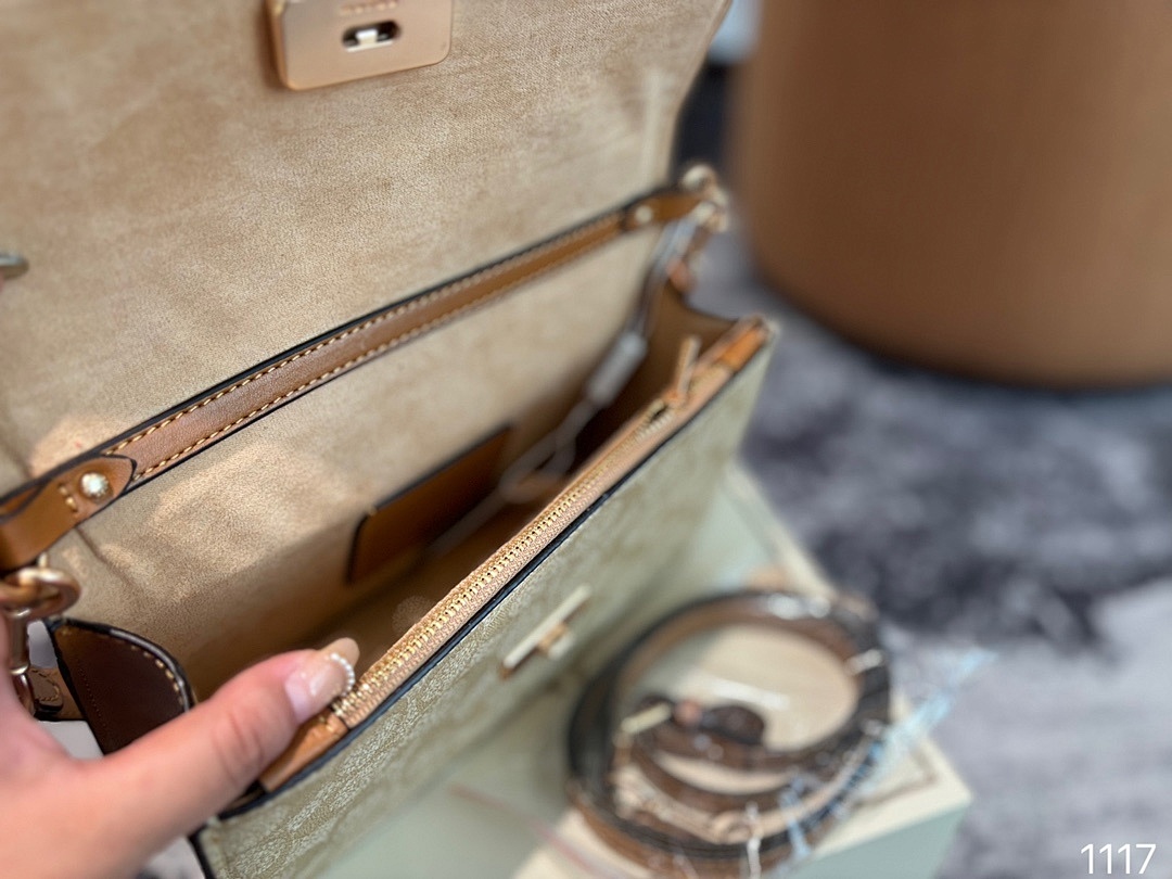 Coach Mini Brynn Crossbody · 5030 — תמונה 11