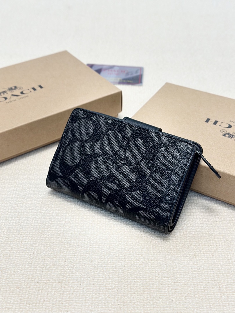 Coach Medium Corner Zip Wallet · 6066 — תמונה 30