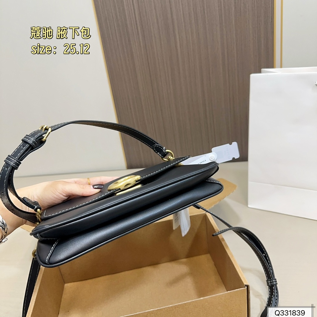 Coach Jet Shoulder Bag In Signature · 5763 — תמונה 13