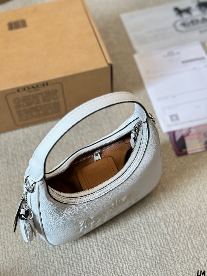 Coach Emily Shoulder Bag · 4704 — תמונה 16