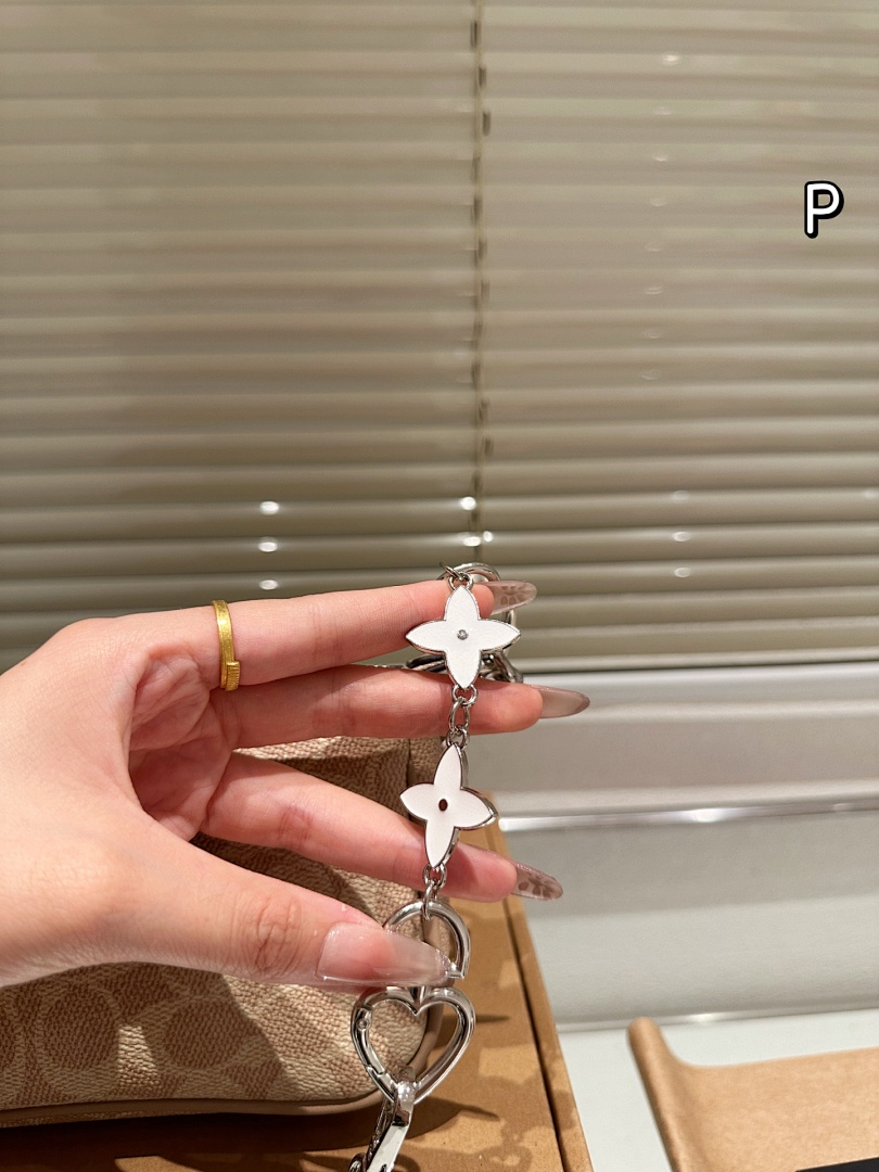 Coach Nolita 19 · 5765 — תמונה 9