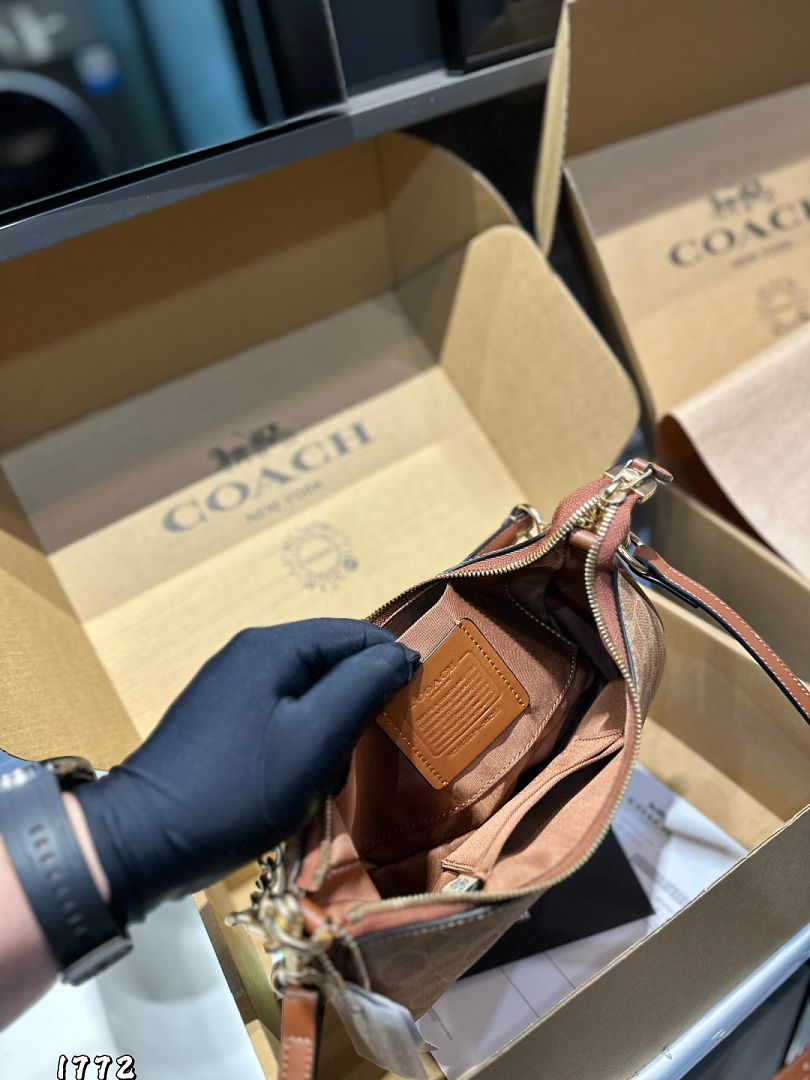 Coach Teri Shoulder Bag · 6317 — תמונה 10