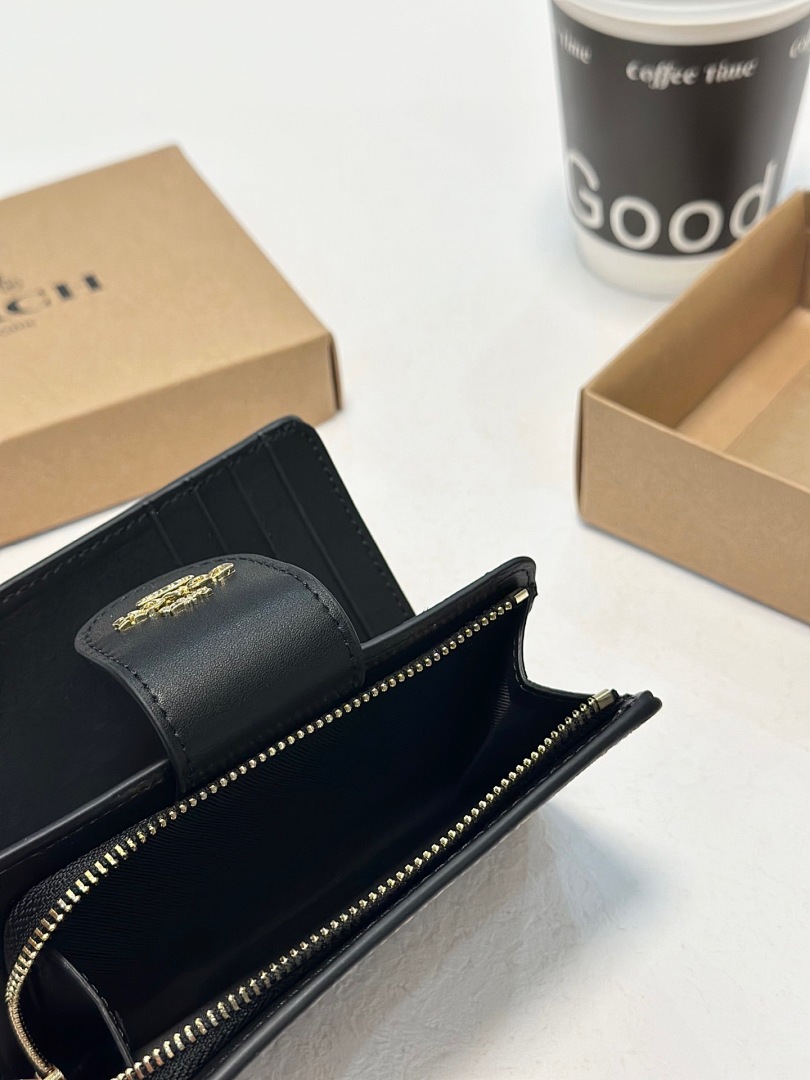 Coach Medium Corner Zip Wallet · 6066 — תמונה 9