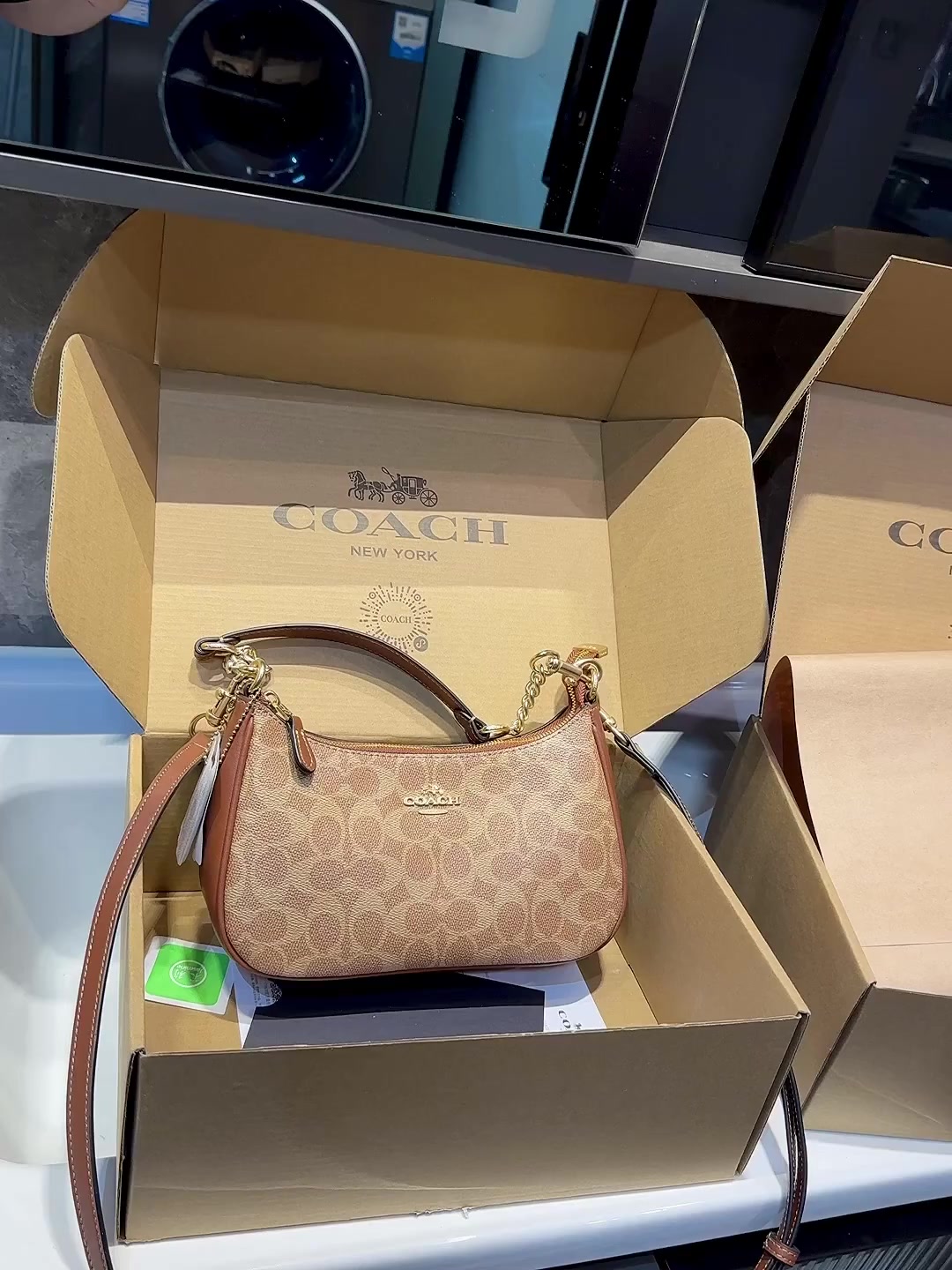 Coach Teri Shoulder Bag · 6317 — תמונה 2