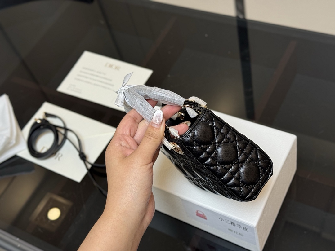 Mini Lady Dior Bag · 5552 — תמונה 5