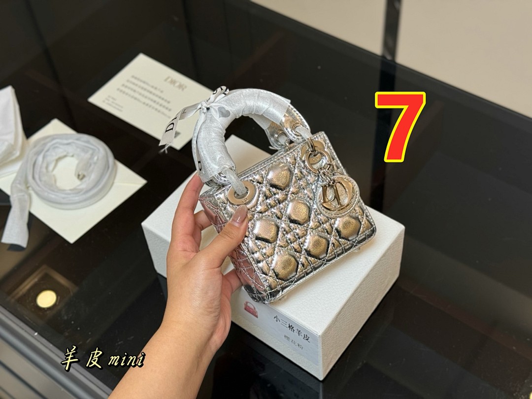 Mini Lady Dior Bag · 5552 — תמונה 12