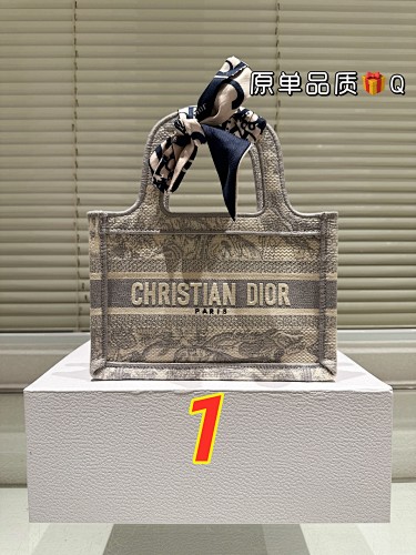 Dior Book Tote Mini · 5521