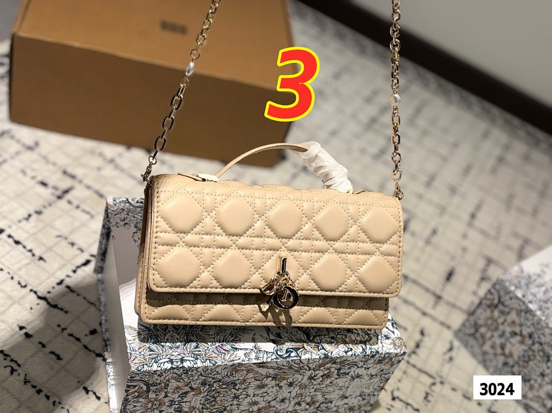 Lady Dior Wallet on Chain · 5447 — תמונה 9