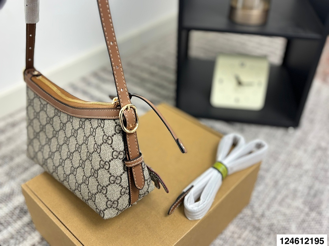 Gucci GG Emblem · 5841 — תמונה 12