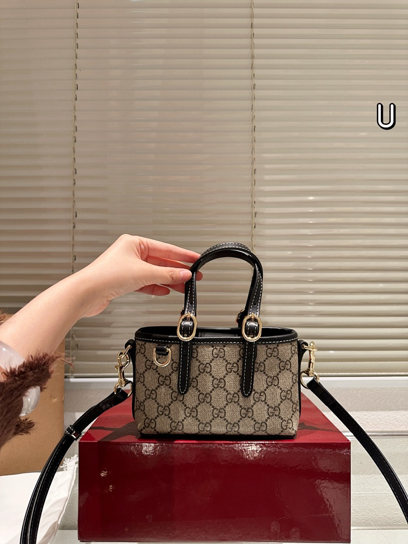 Gucci GG Emblem mini bag · 6095 — תמונה 12