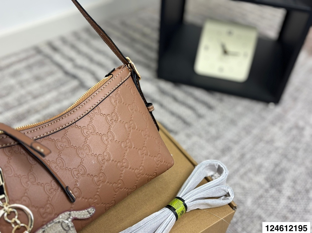 Gucci GG Emblem · 5841 — תמונה 23
