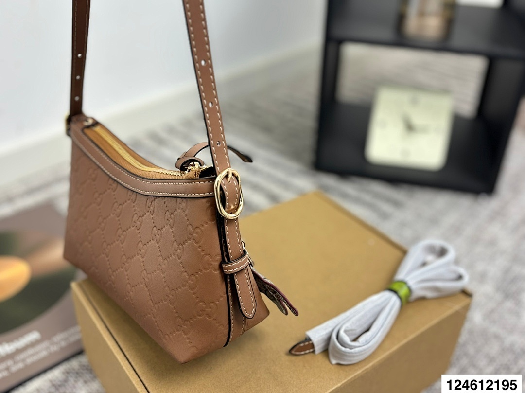Gucci GG Emblem · 5841 — תמונה 21