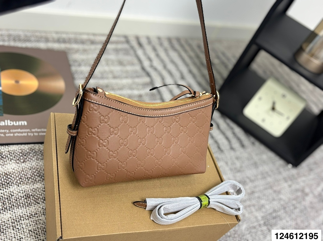 Gucci GG Emblem · 5841 — תמונה 22