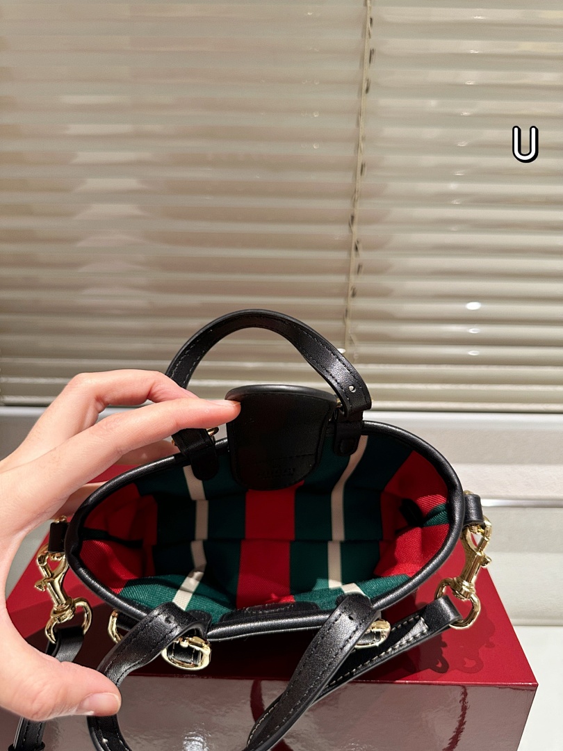 Gucci GG Emblem mini bag · 6095 — תמונה 4