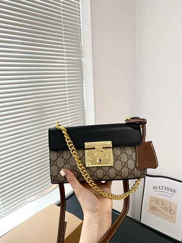 Gucci Padlock GG Supreme Shoulder Bag · 4808