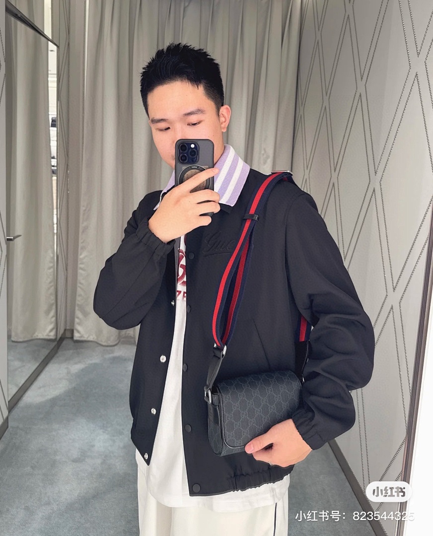 Gucci GG Supreme Messenger Bag · 5024