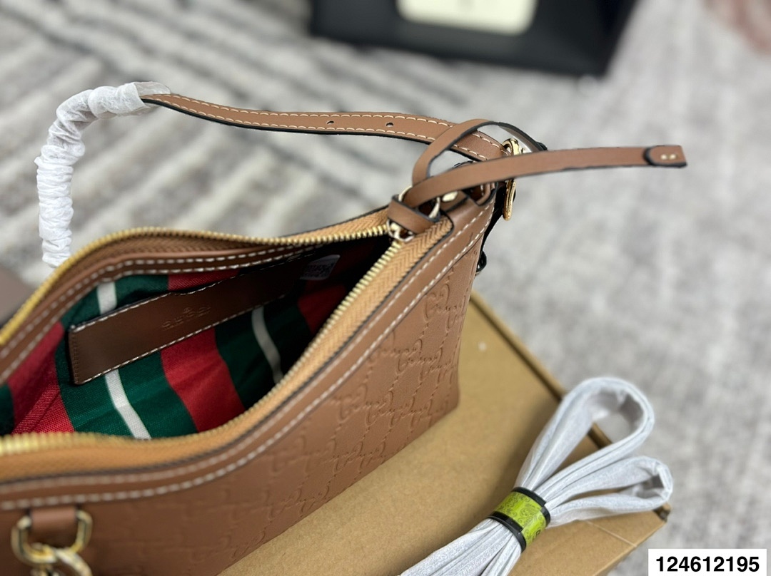 Gucci GG Emblem · 5841 — תמונה 16