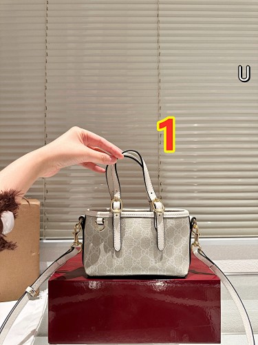 Gucci GG Emblem mini bag · 6095