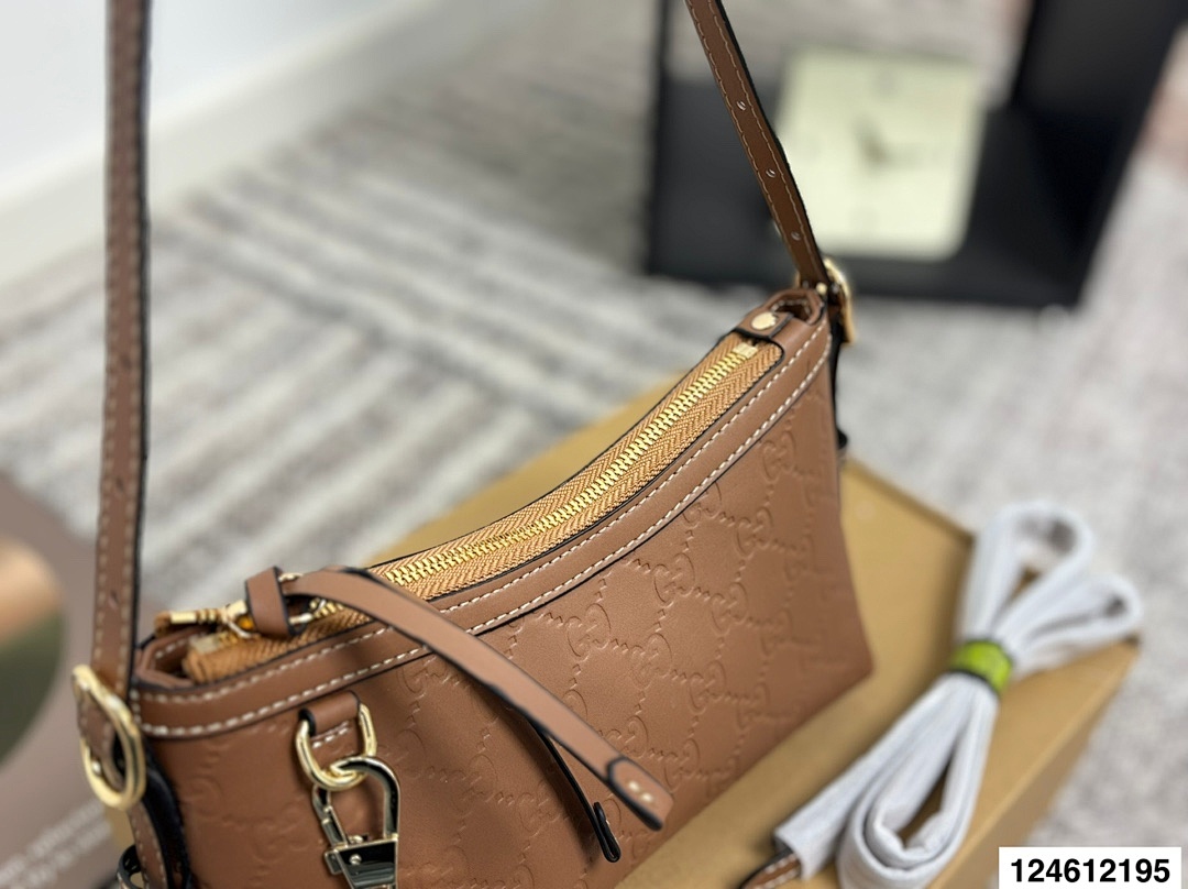 Gucci GG Emblem · 5841 — תמונה 20