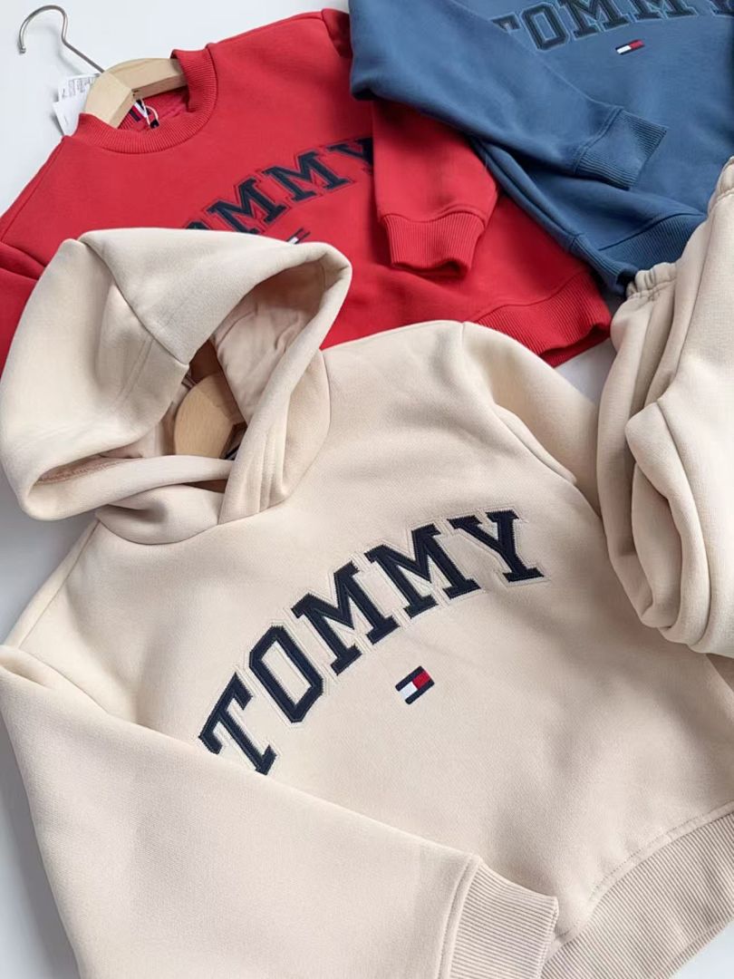 Tommy Hilfiger Varsity Logo Embroidery Hoodie · A2656 — תמונה 8