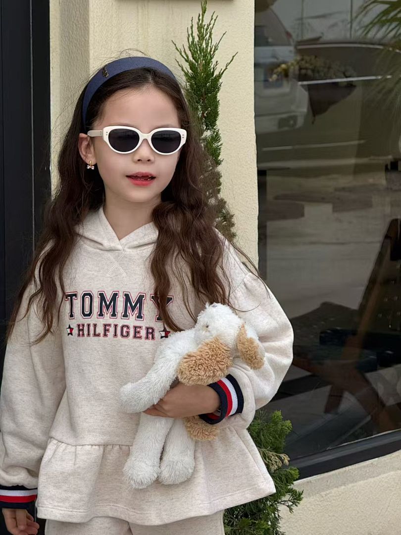 Tommy Hilfiger Tommy Logo Sweatshirt & Pant · A2652 — תמונה 9