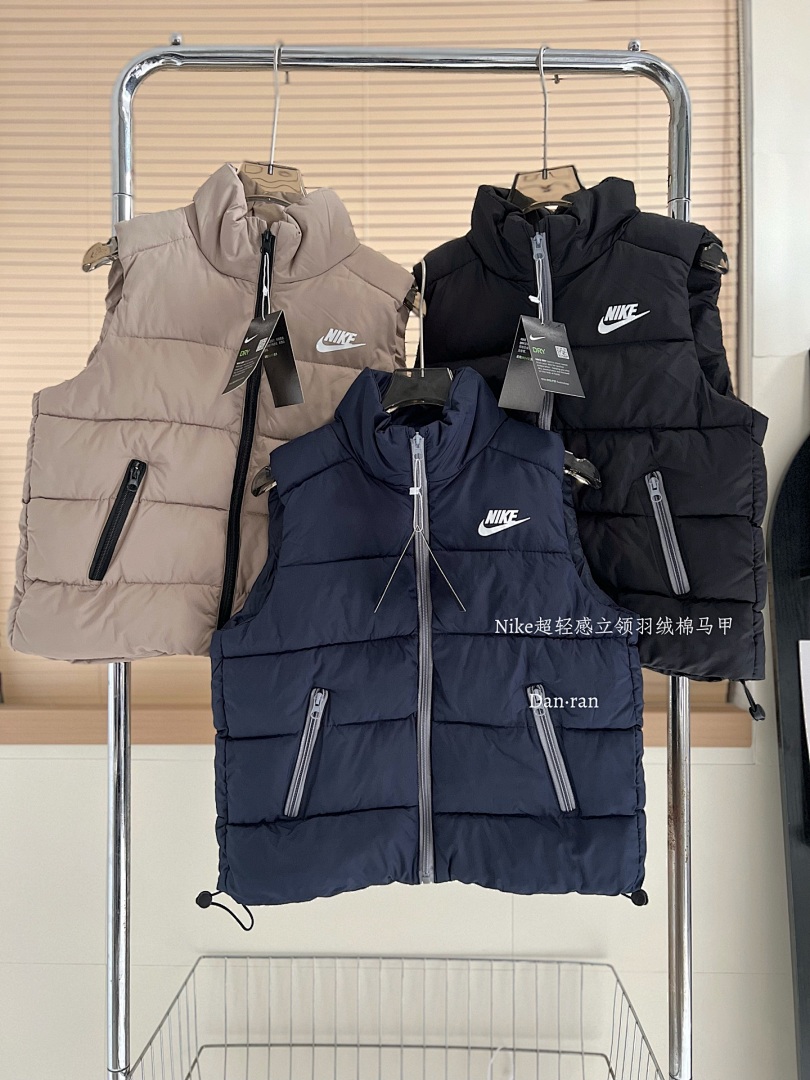 Nike Sportswear Club Puffer Vest · A2856 — תמונה 36