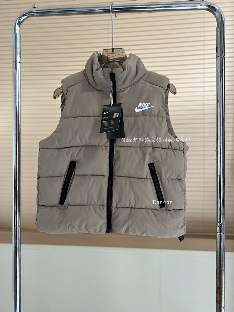 Nike Sportswear Club Puffer Vest · A2856 — תמונה 39
