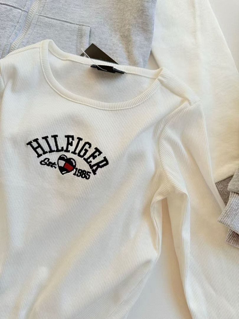 Tommy Hilfiger Logo Long Sleeve T-Shirt · A2657 — תמונה 7