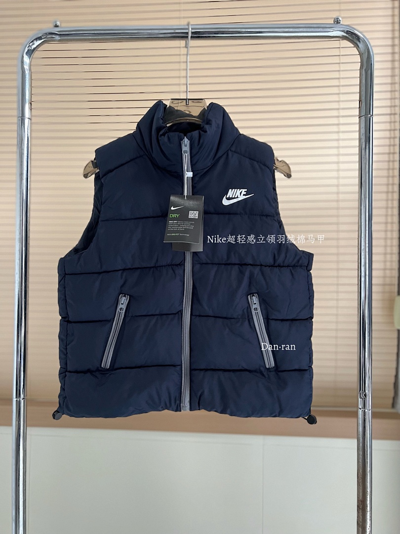Nike Sportswear Club Puffer Vest · A2856 — תמונה 40