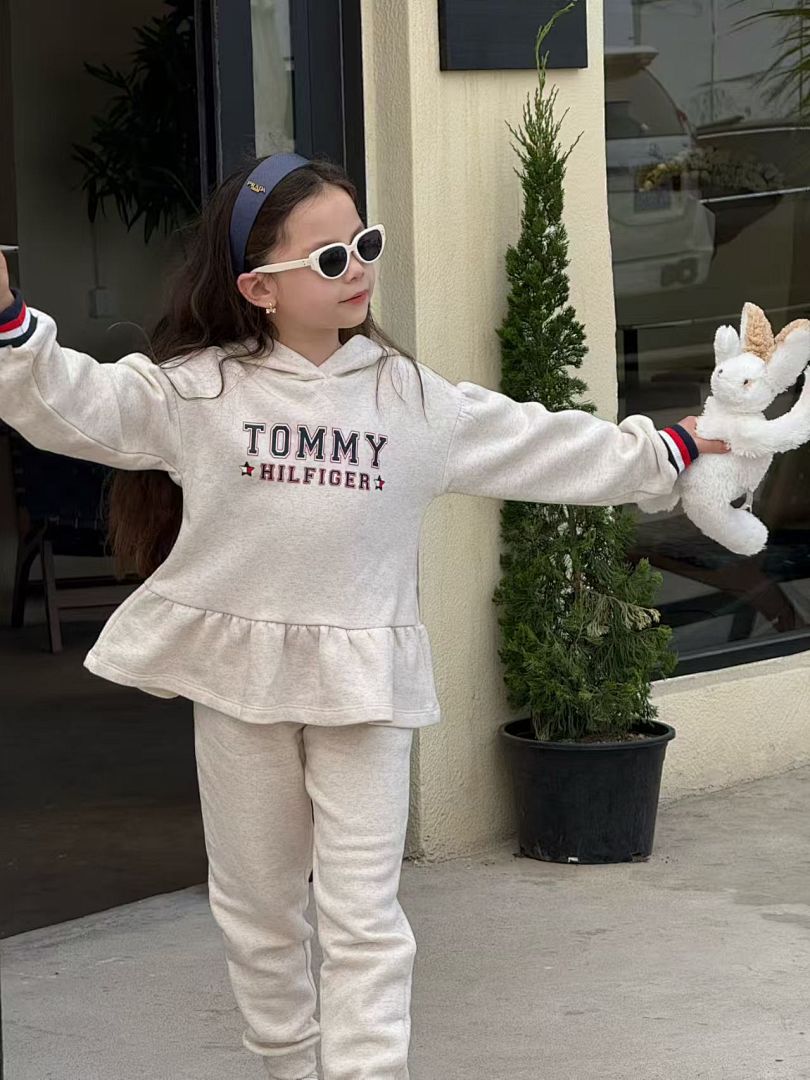 Tommy Hilfiger Tommy Logo Sweatshirt & Pant · A2652 — תמונה 8
