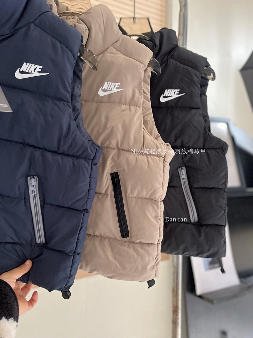 Nike Sportswear Club Puffer Vest · A2856 — תמונה 37