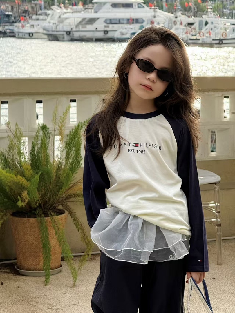 Tommy Hilfiger Kids' Raglan Colorblock T-Shirt · A2650 — תמונה 11