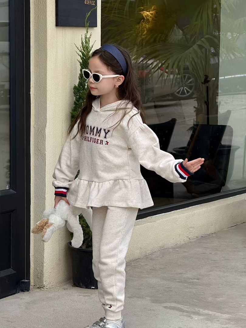 Tommy Hilfiger Tommy Logo Sweatshirt & Pant · A2652 — תמונה 6