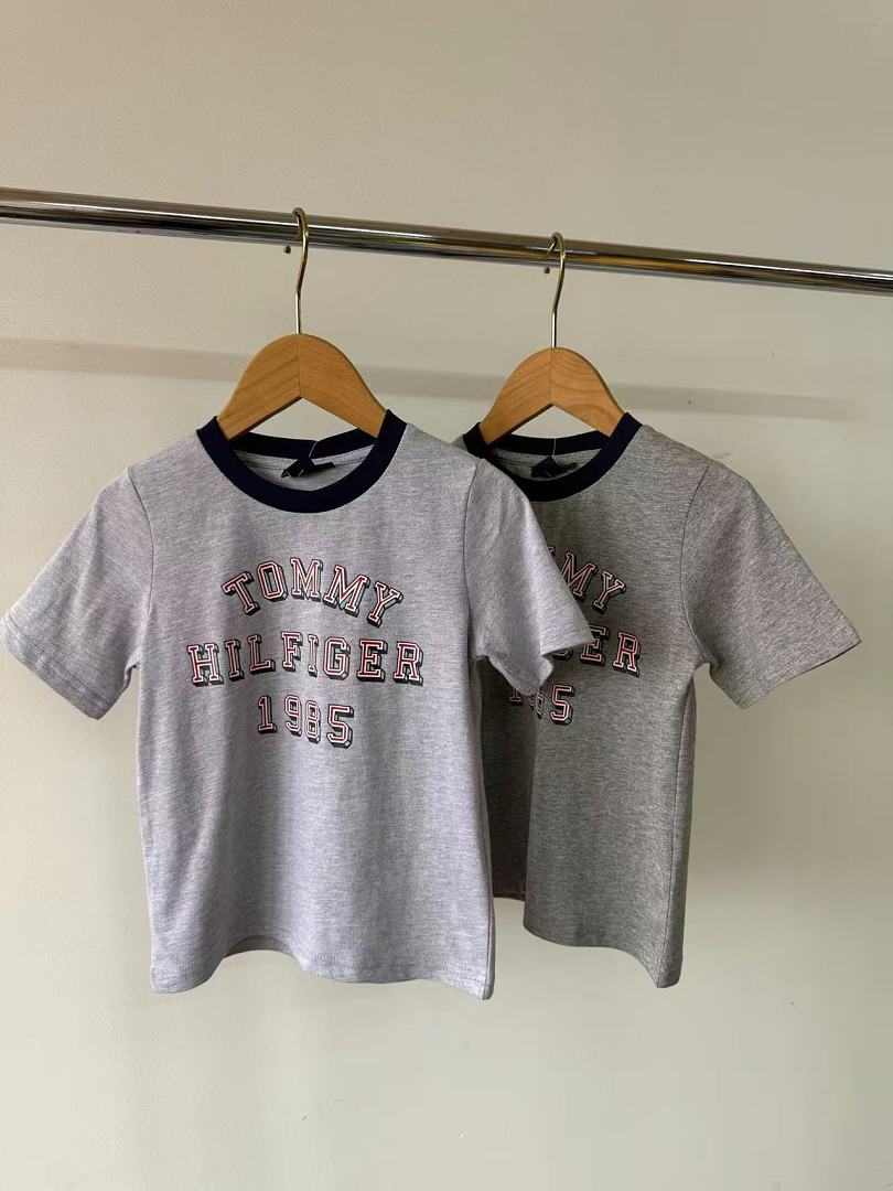 Tommy Hilfiger Varsity Logo T-Shirt · A3091 — תמונה 5