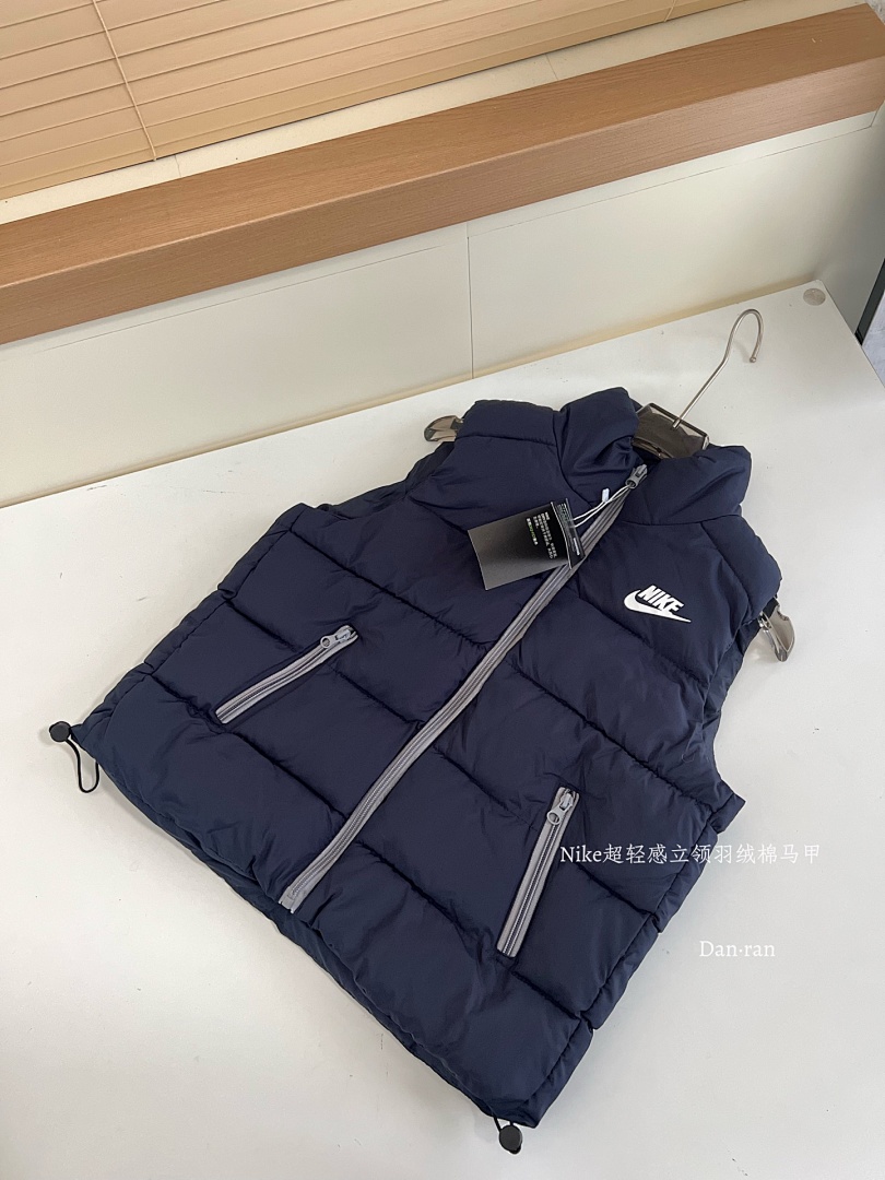 Nike Sportswear Club Puffer Vest · A2856 — תמונה 22