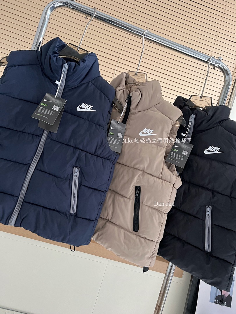 Nike Sportswear Club Puffer Vest · A2856 — תמונה 35