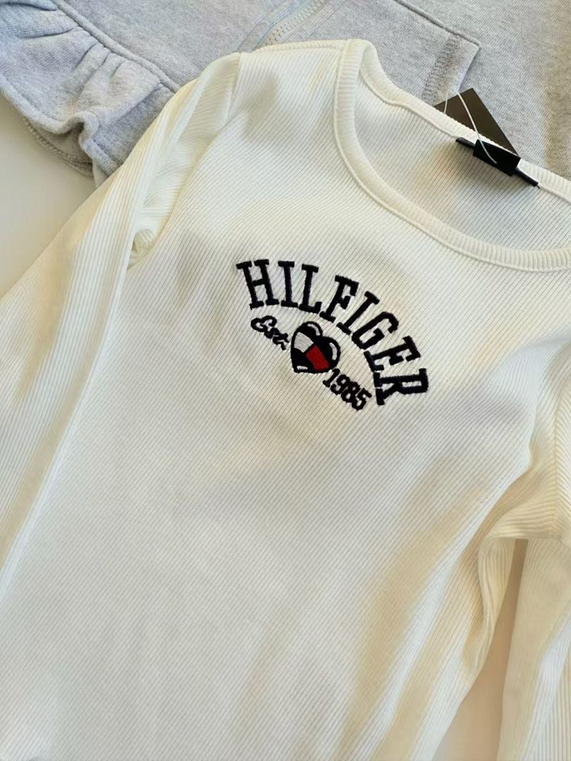 Tommy Hilfiger Logo Long Sleeve T-Shirt · A2657 — תמונה 5