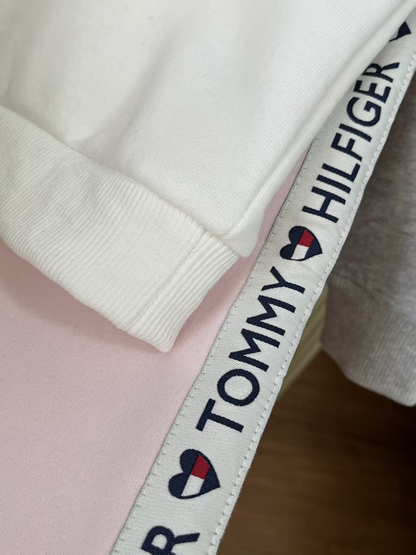 Tommy Hilfiger — סט קפוצ'ון ומכנסיים · A2658 — תמונה 8