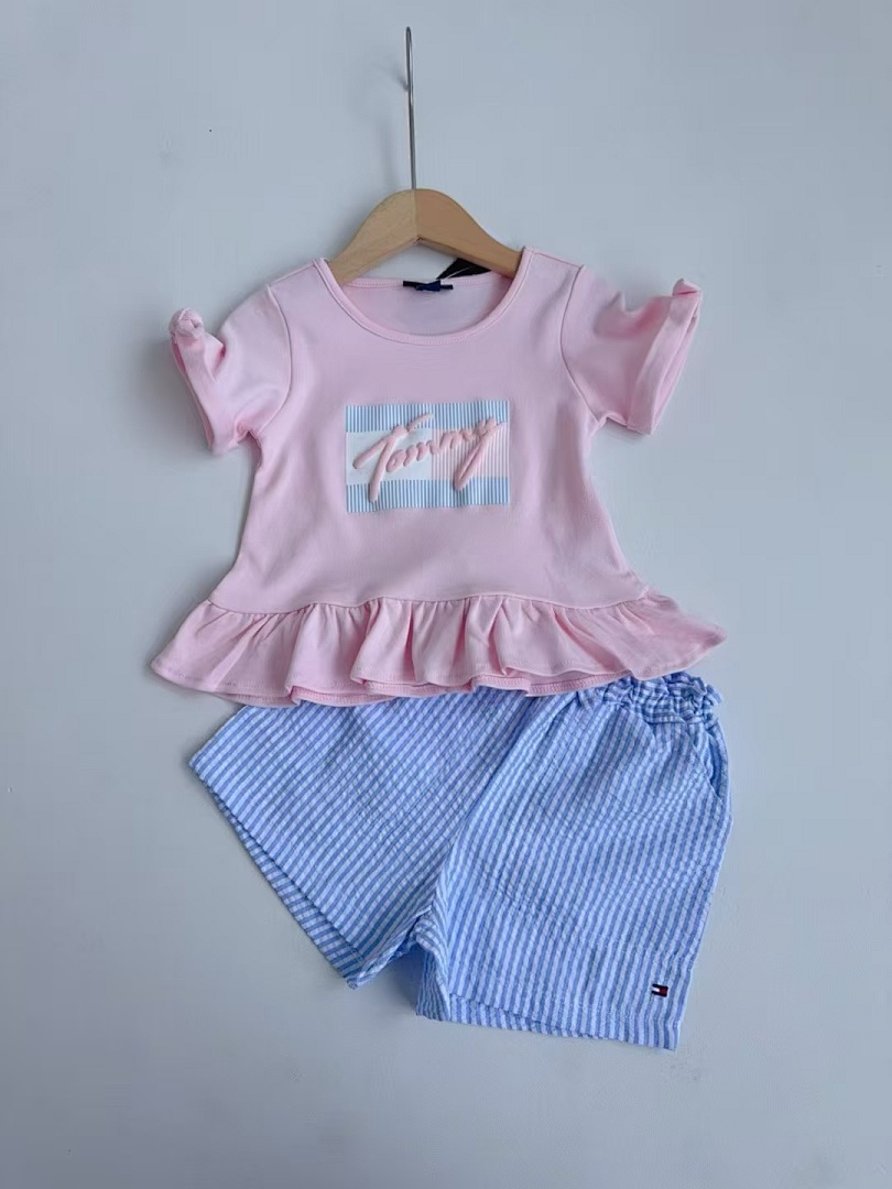 Tommy Hilfiger — סט חולצה ומכנסיים קצרים · A2406 — תמונה 8