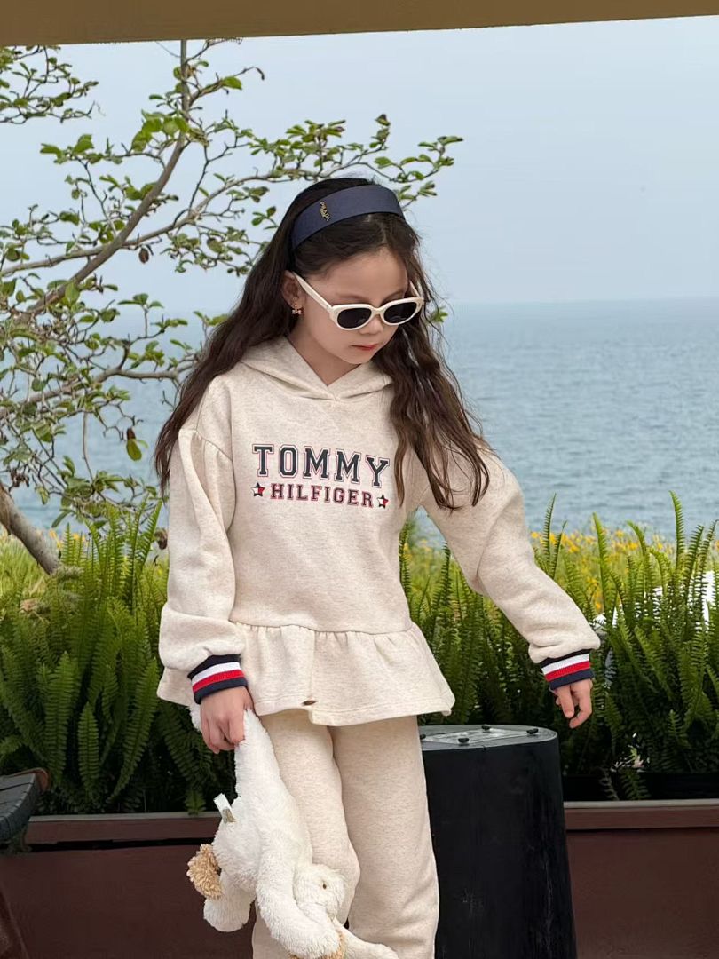 Tommy Hilfiger Tommy Logo Sweatshirt & Pant · A2652 — תמונה 5