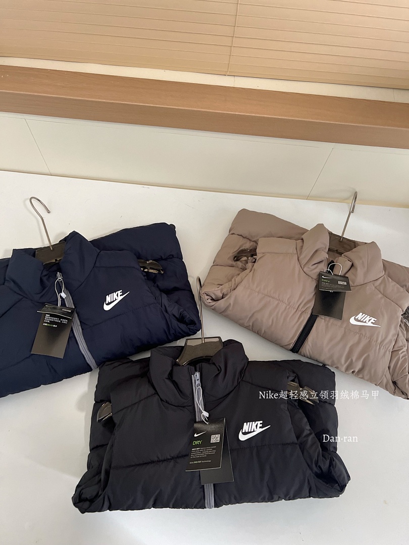 Nike Sportswear Club Puffer Vest · A2856 — תמונה 23
