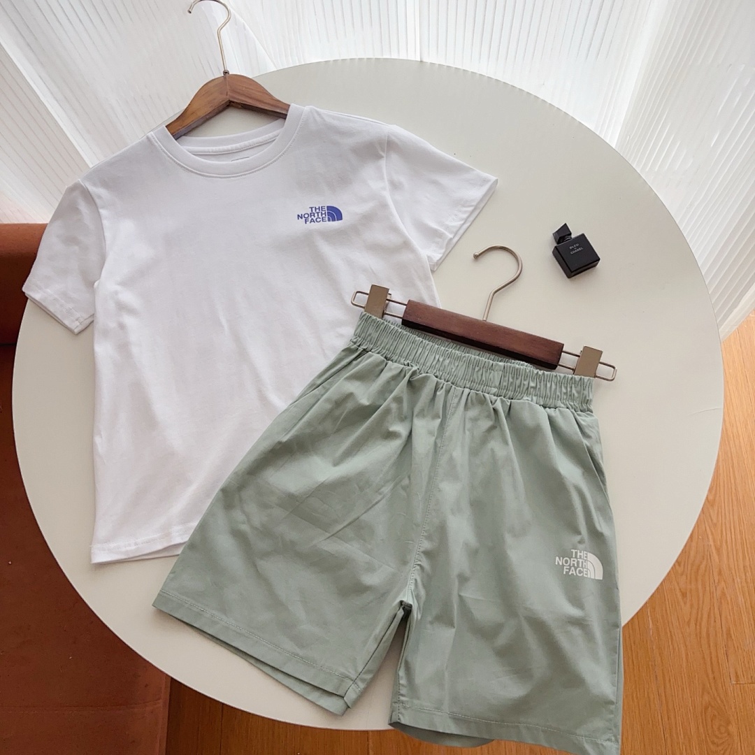 The North Face — סט חולצה ושורטס · A3032 — תמונה 22