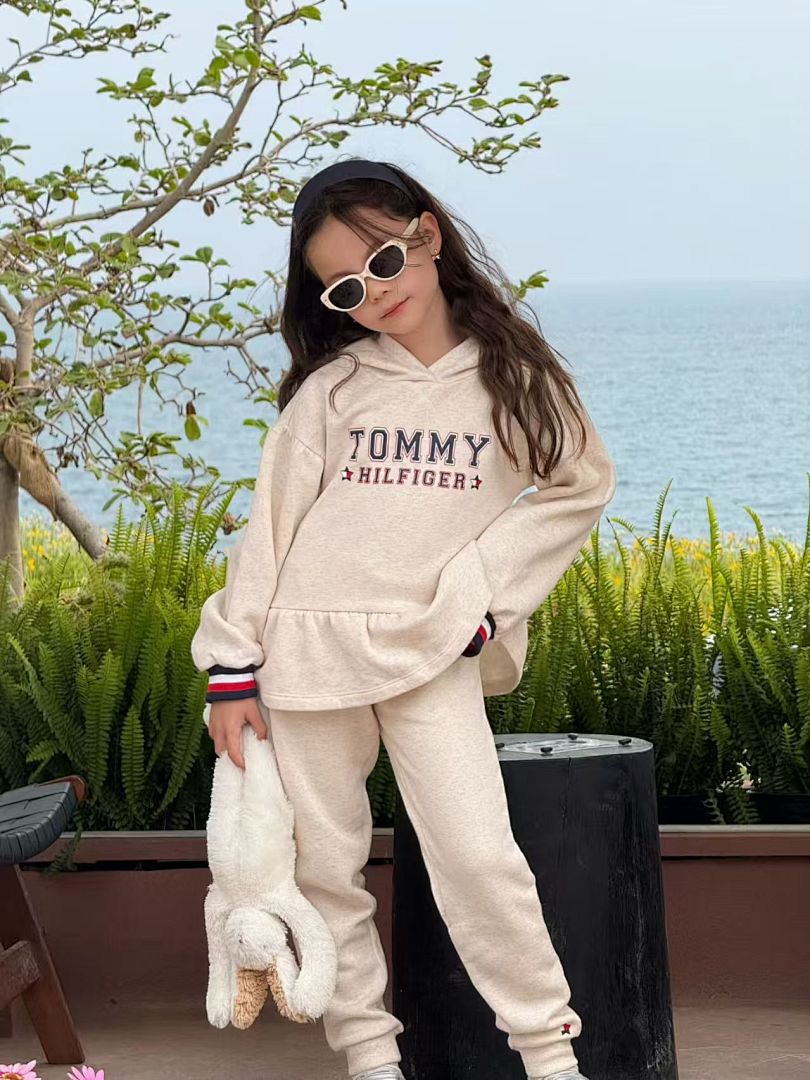 Tommy Hilfiger Tommy Logo Sweatshirt & Pant · A2652 — תמונה 11