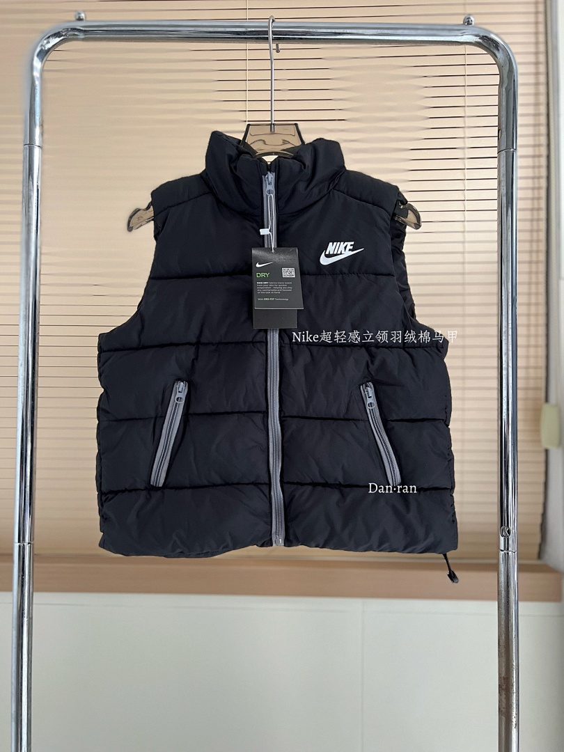 Nike Sportswear Club Puffer Vest · A2856 — תמונה 38