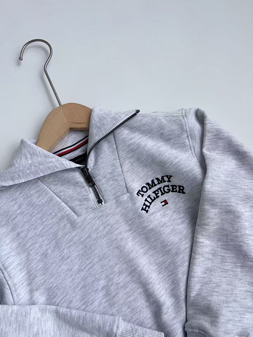 Tommy Hilfiger Tommy Logo Quarter-Zip Sweatshirt · A2653 — תמונה 14