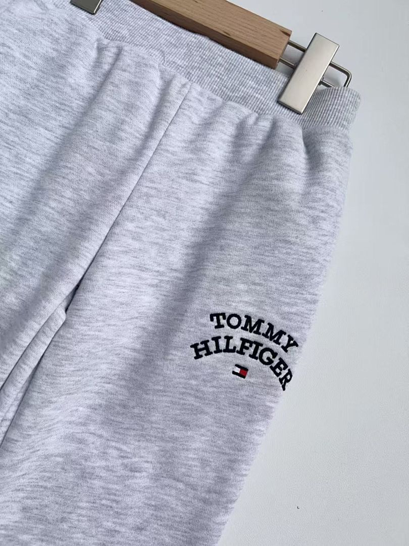Tommy Hilfiger Tommy Logo Quarter-Zip Sweatshirt · A2653 — תמונה 13